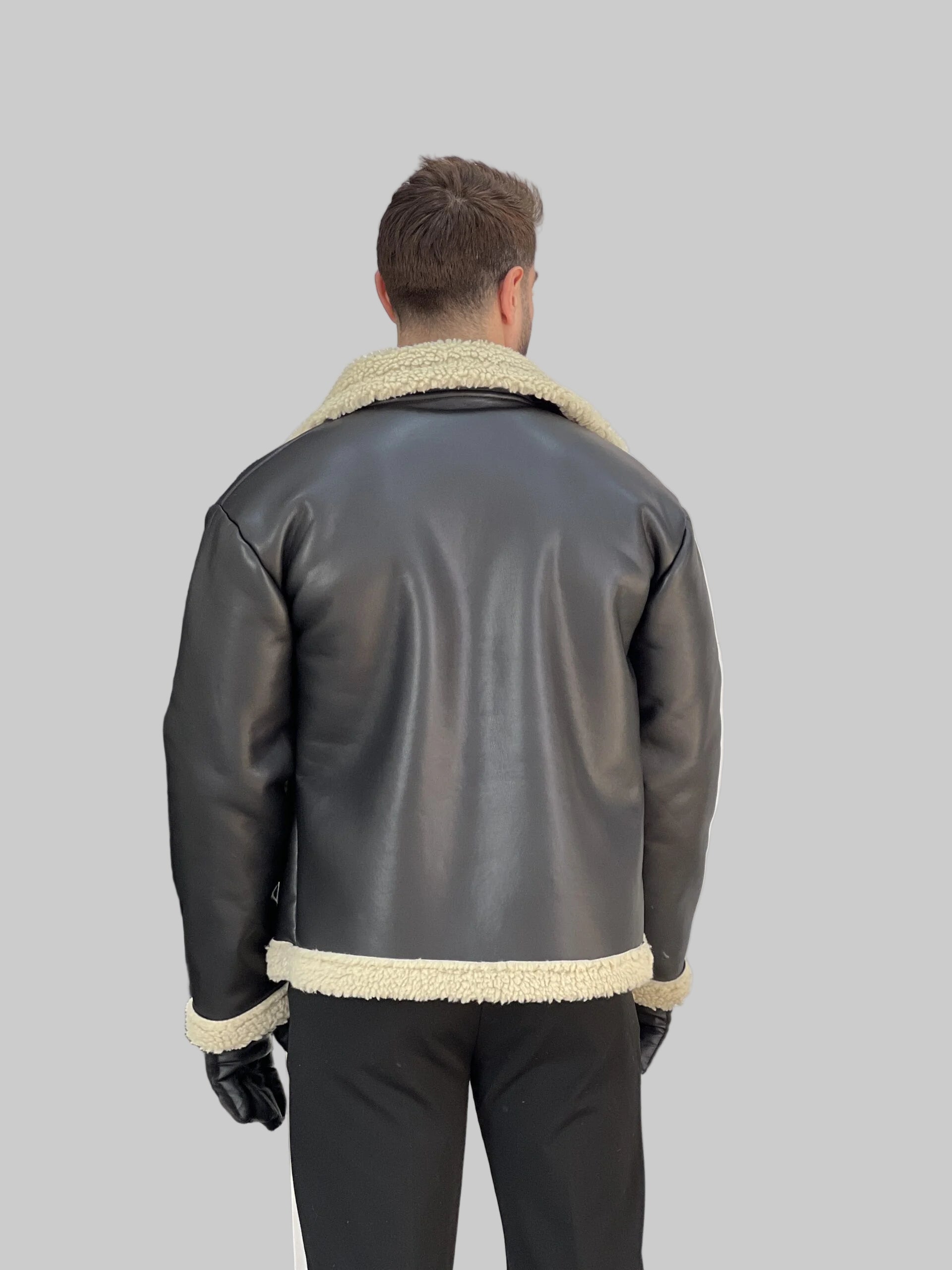 Herrjacka i konstskinnsfoder med dragkedja och bred krage