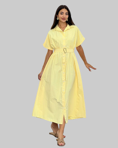 Maxiklänning med knappar framtill, skärp i midjan och korta ärmar för kvinnor